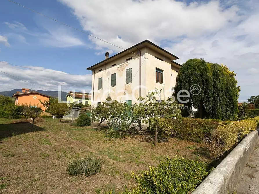 Immagine 9 di Casa indipendente in vendita  a Lucca
