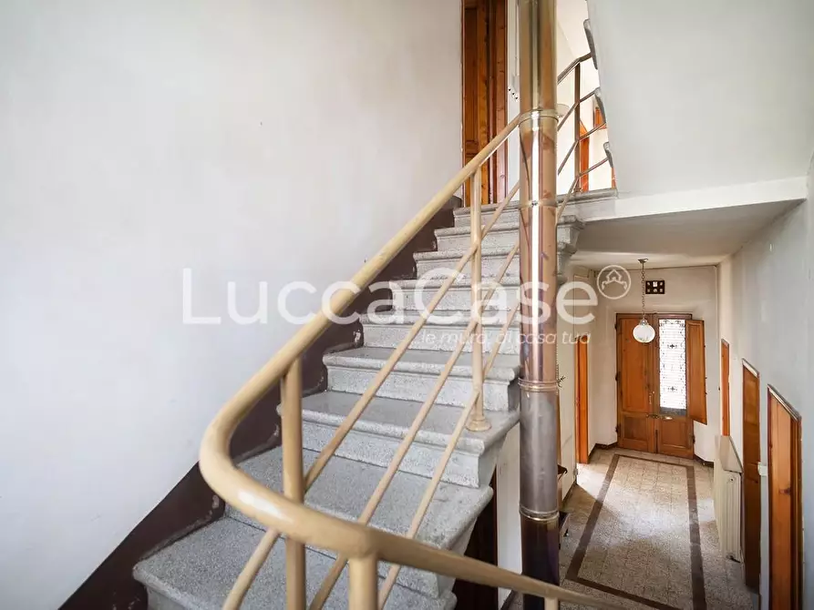 Immagine 18 di Casa indipendente in vendita  a Lucca