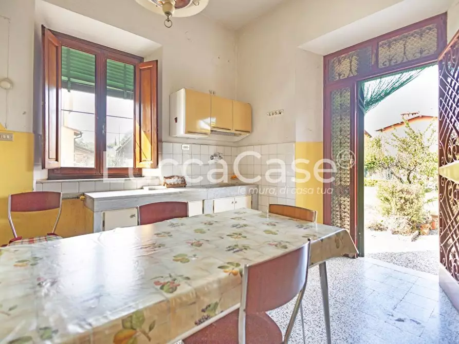 Immagine 14 di Casa indipendente in vendita  a Lucca