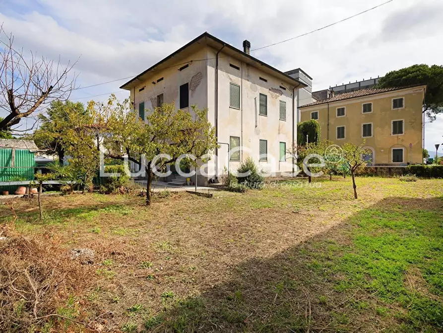Immagine 10 di Casa indipendente in vendita  a Lucca