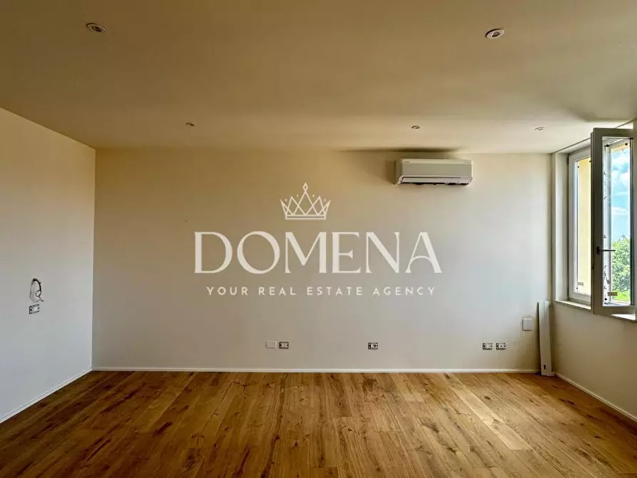 Immagine 2 di Appartamento in vendita  a Siena