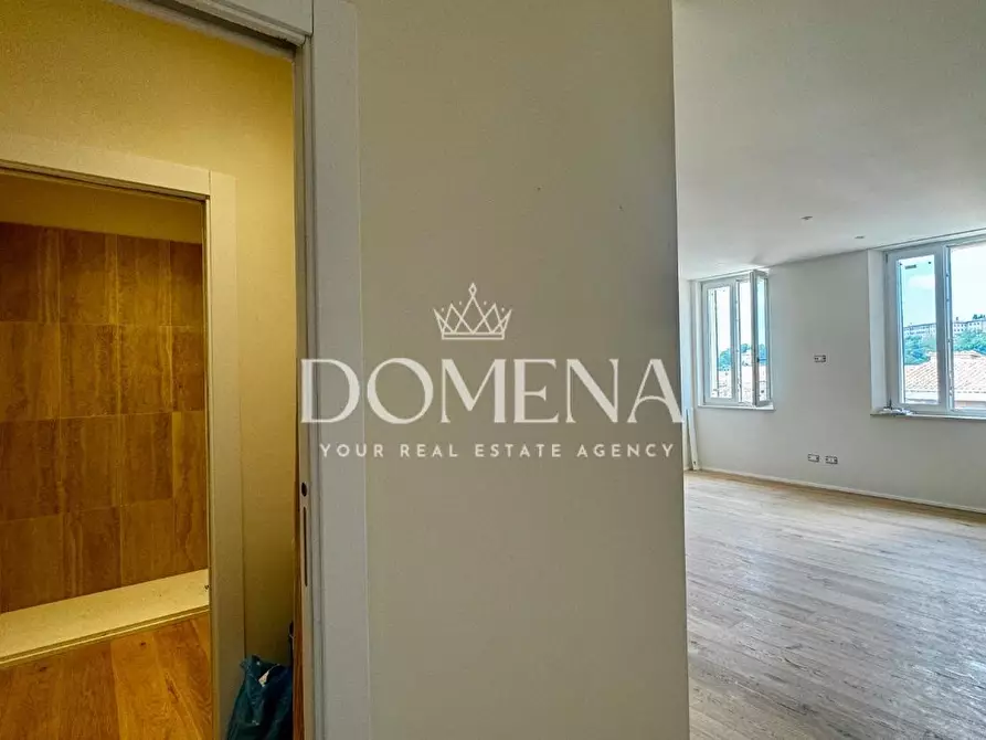 Immagine 10 di Appartamento in vendita  a Siena