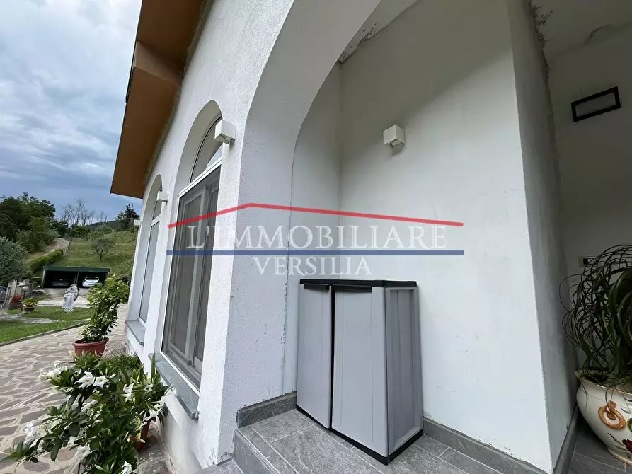 Immagine 10 di Villa in vendita  a Massa