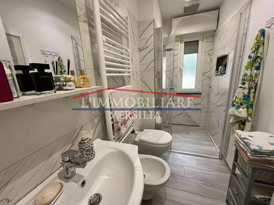 Immagine 9 di Villa in vendita  a Massa