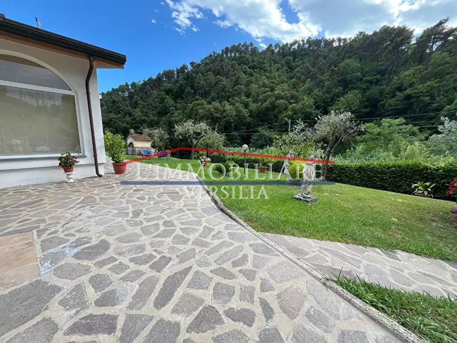 Immagine 27 di Villa in vendita  a Massa