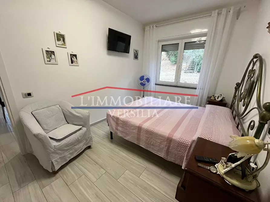 Immagine 18 di Villa in vendita  a Massa