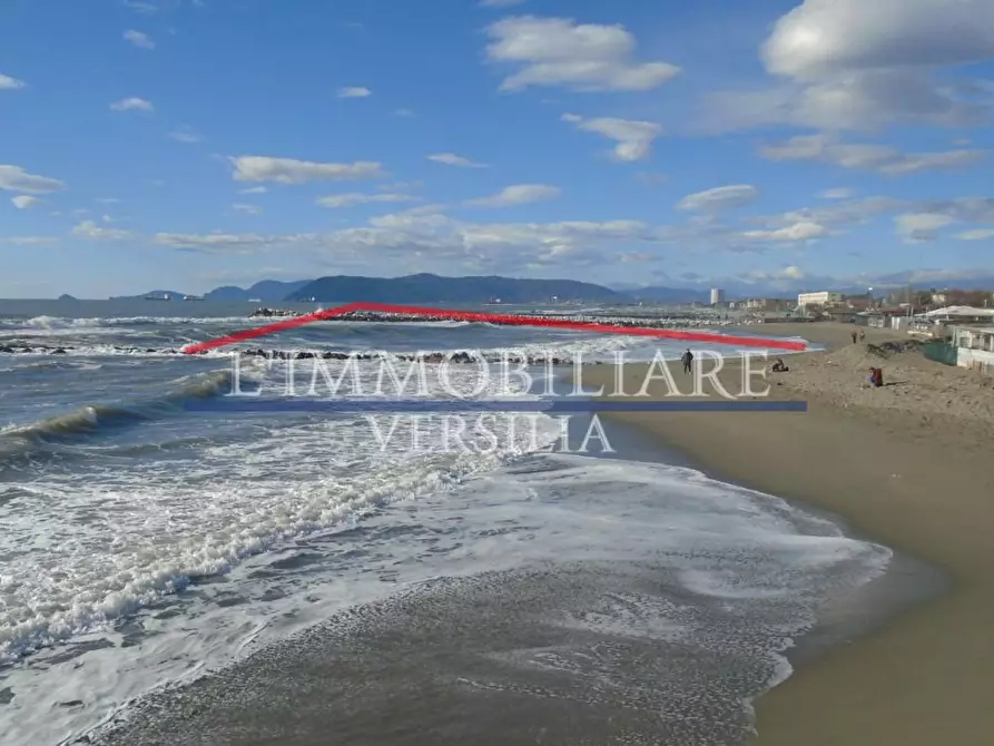 Immagine 8 di Ufficio in vendita  a Massa