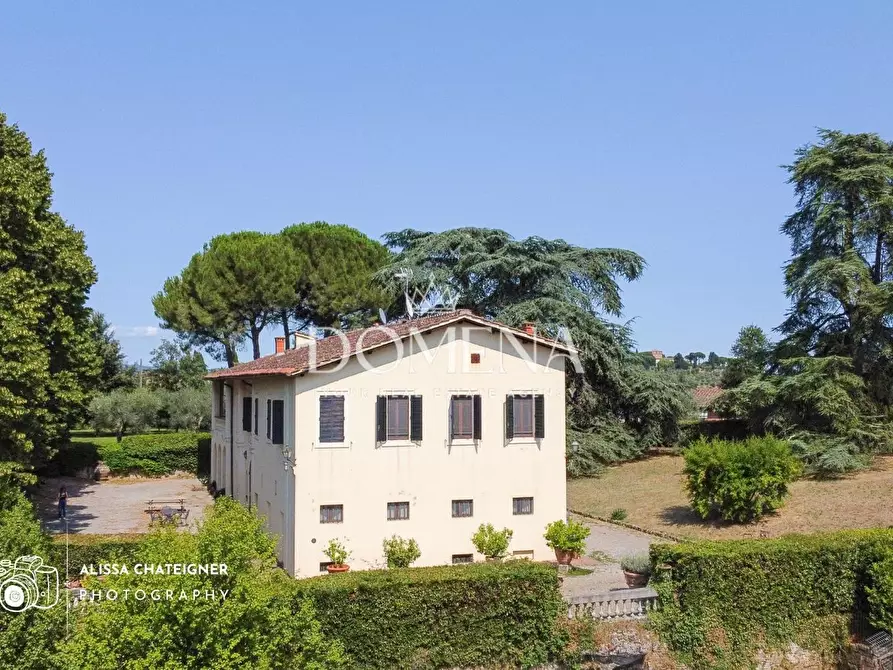 Immagine 4 di Villa in vendita  a Siena