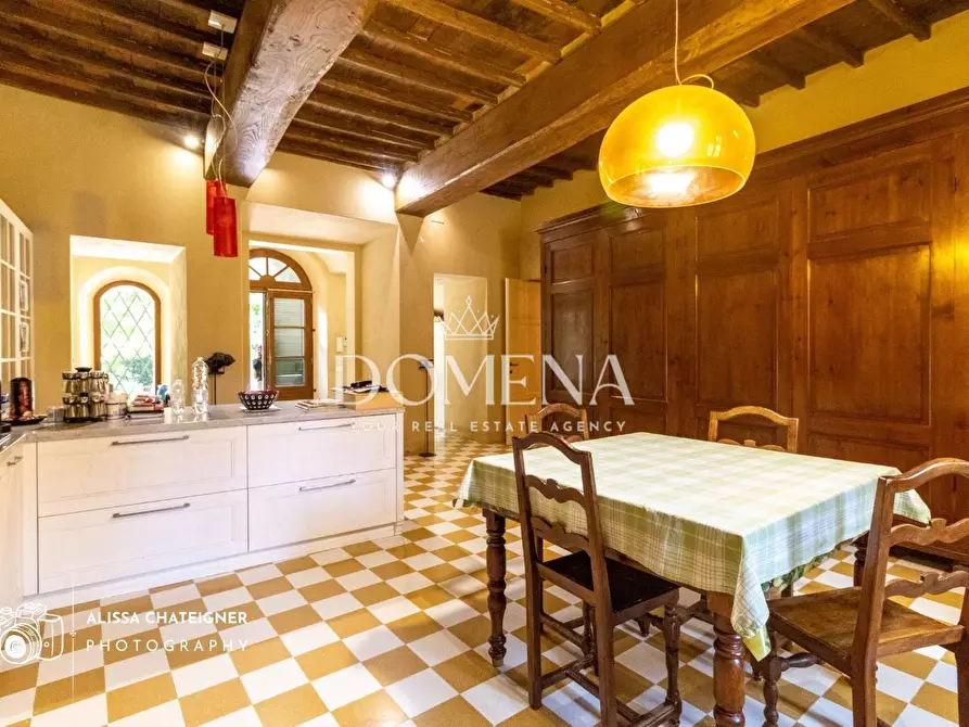 Immagine 12 di Villa in vendita  a Siena