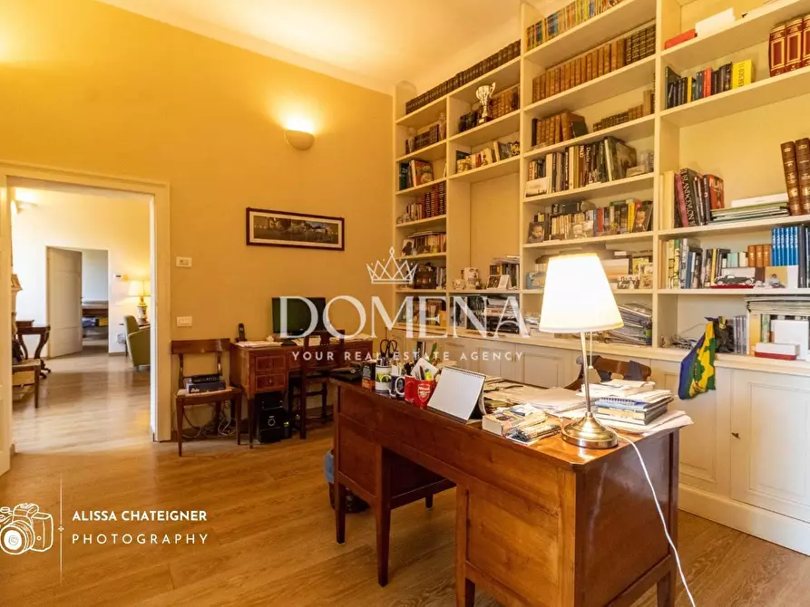 Immagine 21 di Villa in vendita  a Siena