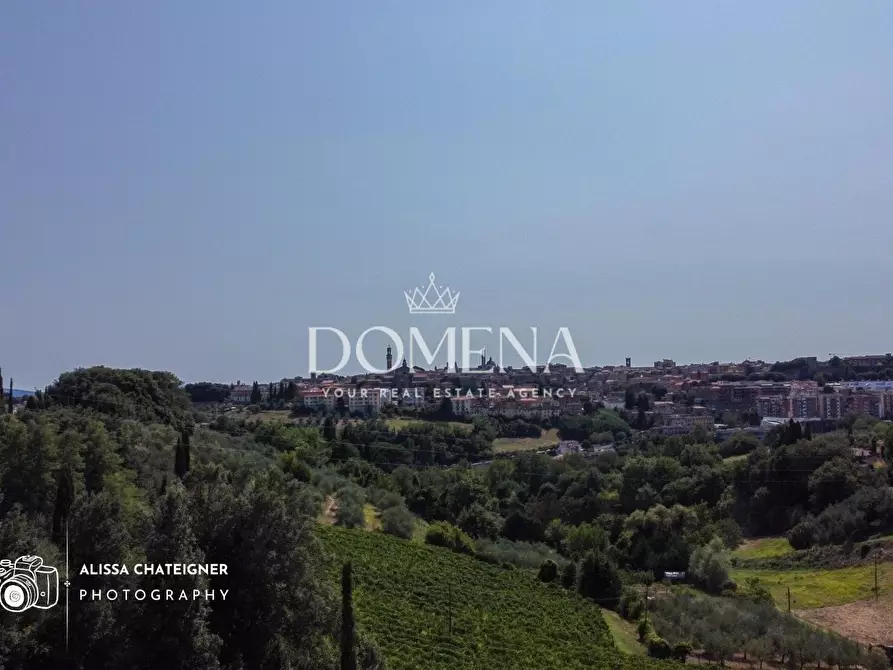 Immagine 3 di Villa in vendita  a Siena