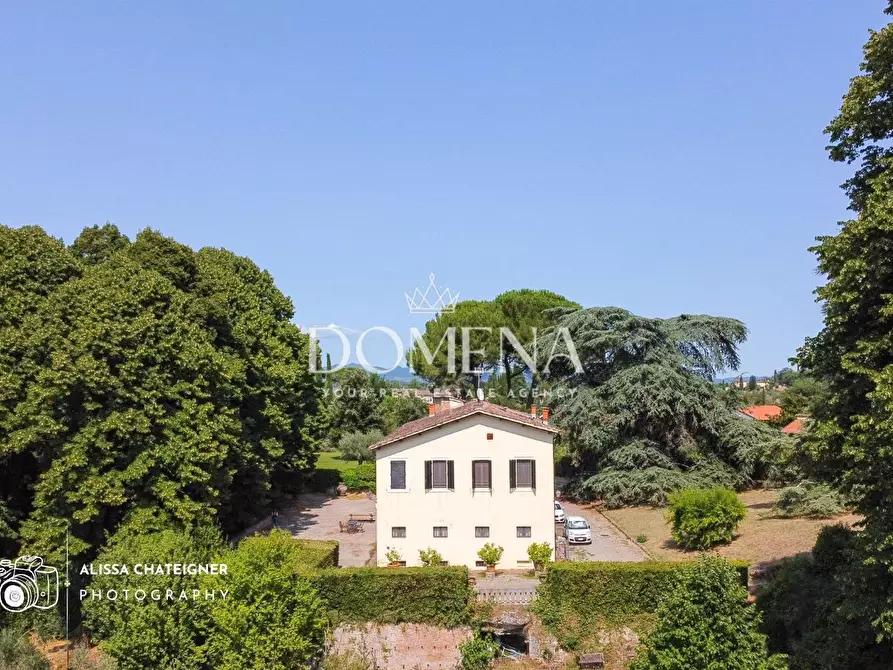 Immagine 2 di Villa in vendita  a Siena