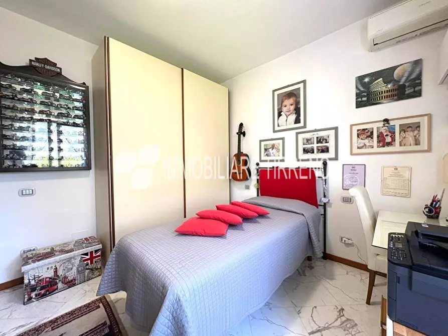 Immagine 16 di Villa in vendita  a Massa