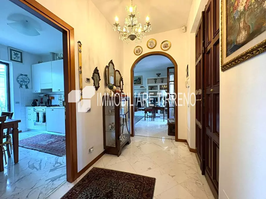 Immagine 12 di Villa in vendita  a Massa