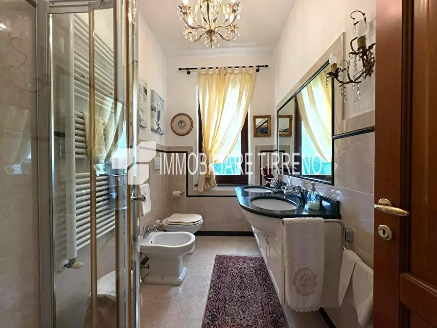 Immagine 18 di Villa in vendita  a Massa