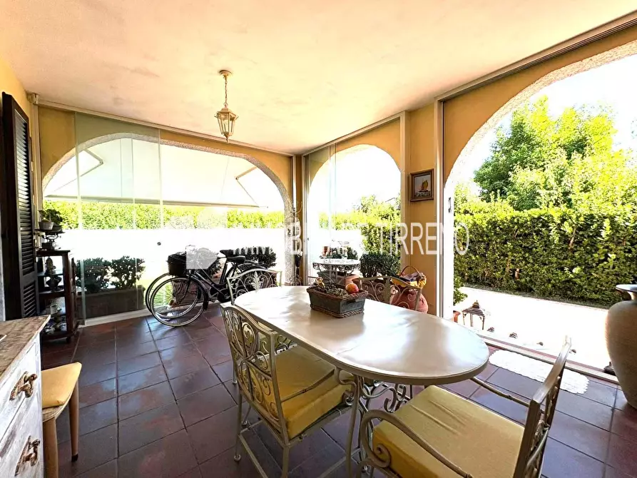 Immagine 5 di Villa in vendita  a Massa
