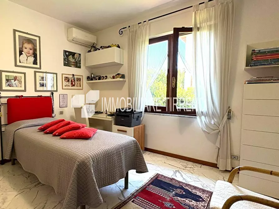 Immagine 17 di Villa in vendita  a Massa