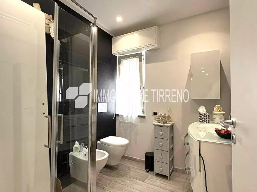 Immagine 17 di Villa in vendita  a Massa