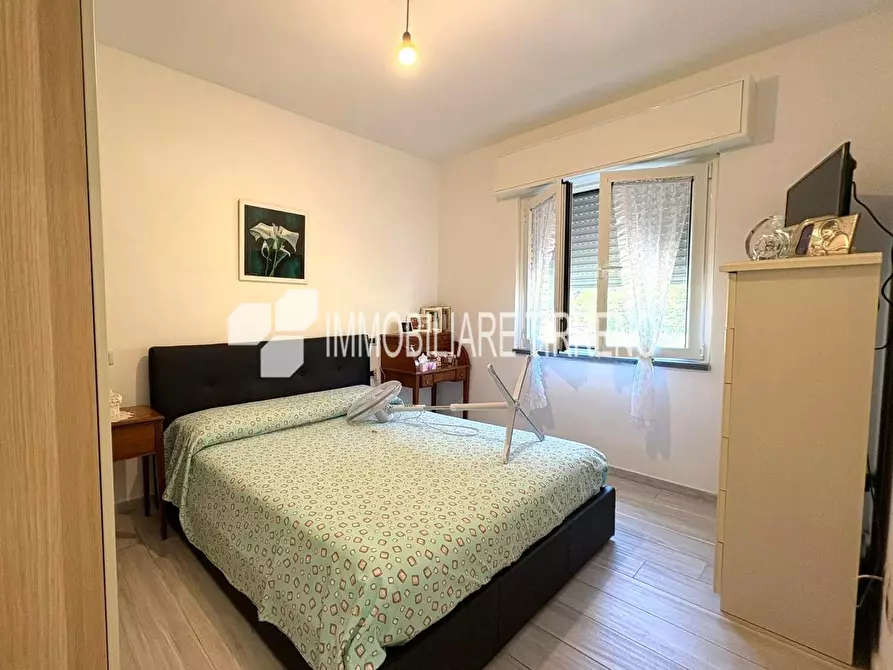 Immagine 12 di Villa in vendita  a Massa