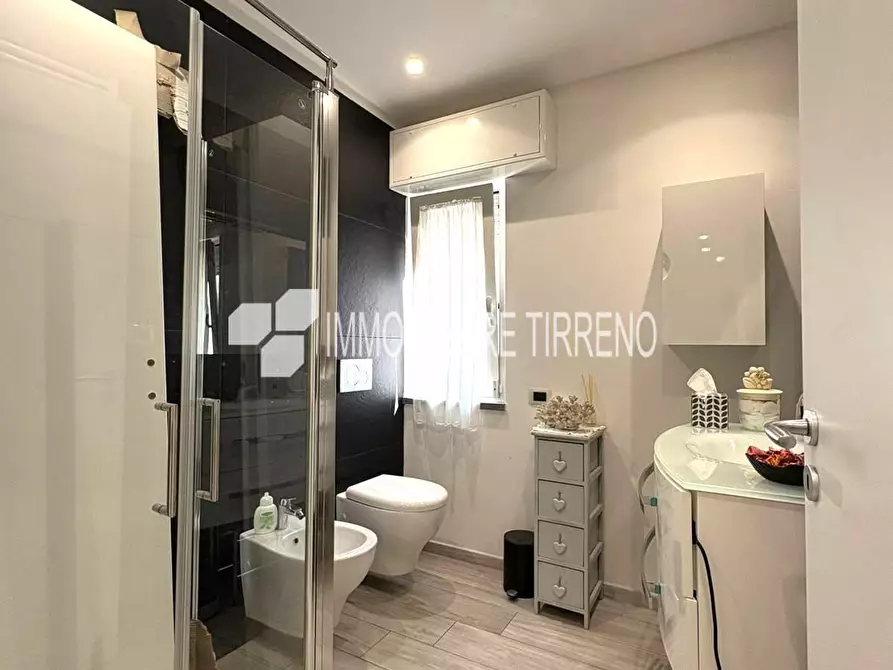 Immagine 15 di Villa in vendita  a Massa