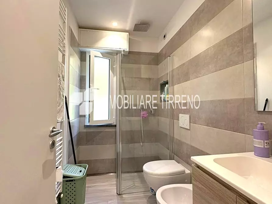 Immagine 16 di Villa in vendita  a Massa