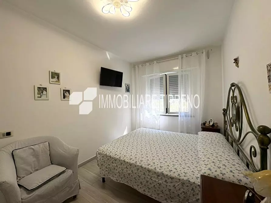 Immagine 10 di Villa in vendita  a Massa