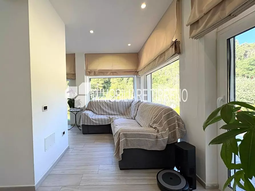 Immagine 8 di Villa in vendita  a Massa