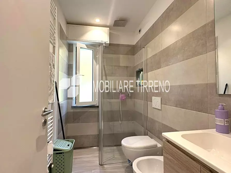 Immagine 14 di Villa in vendita  a Massa