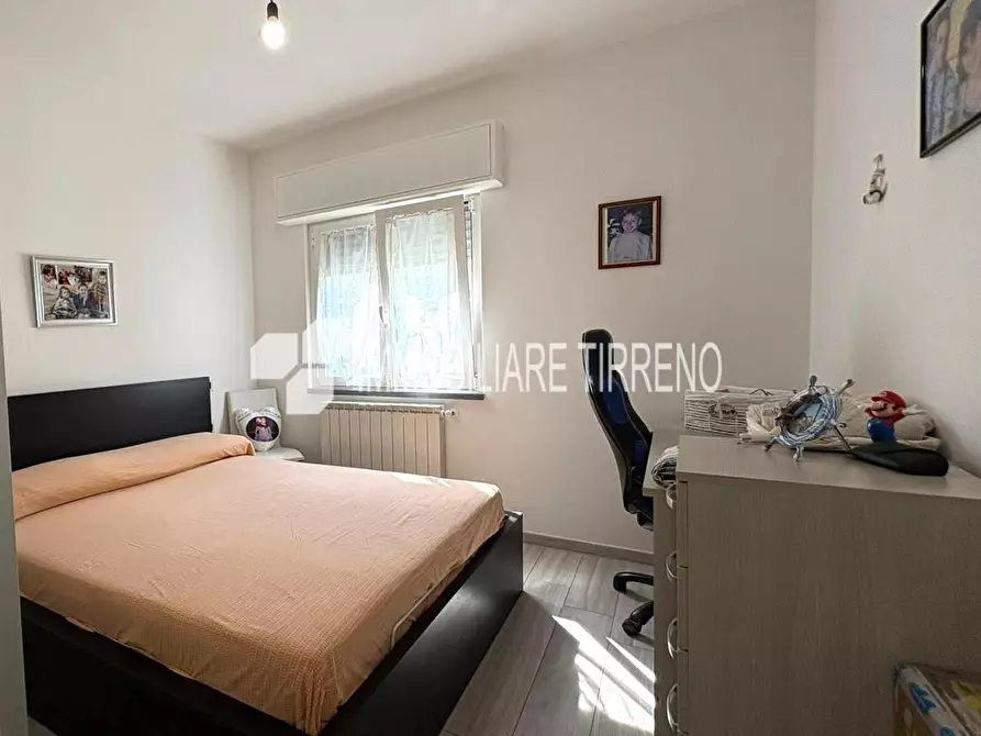 Immagine 11 di Villa in vendita  a Massa