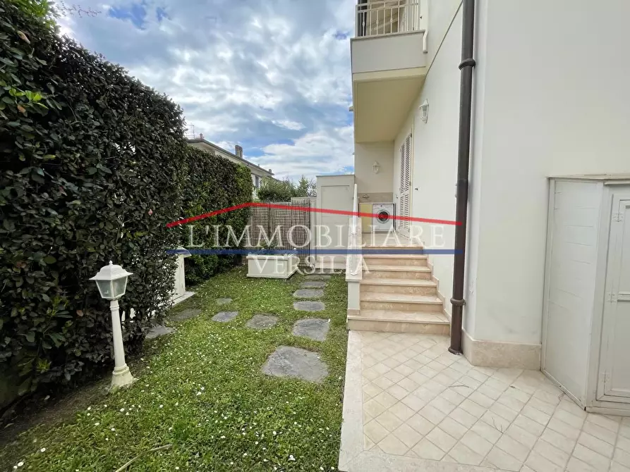 Immagine 7 di Casa bifamiliare in vendita  a Montignoso