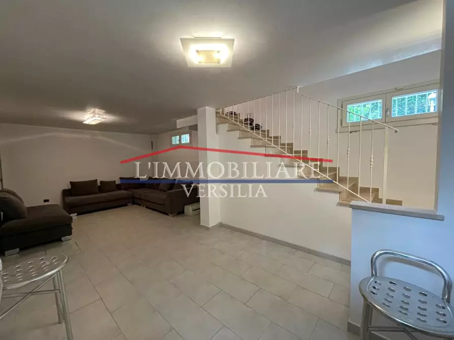 Immagine 48 di Casa bifamiliare in vendita  a Montignoso