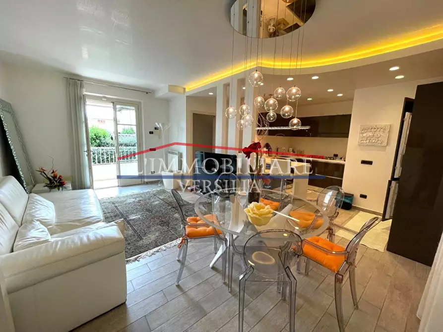 Immagine 20 di Casa bifamiliare in vendita  a Montignoso