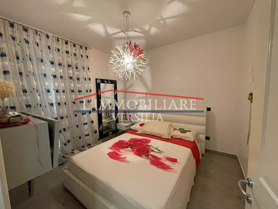 Immagine 40 di Casa bifamiliare in vendita  a Montignoso