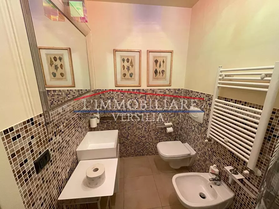 Immagine 51 di Casa bifamiliare in vendita  a Montignoso