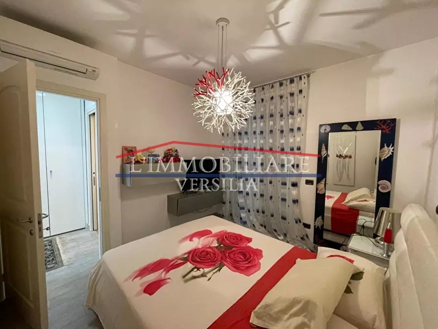 Immagine 41 di Casa bifamiliare in vendita  a Montignoso