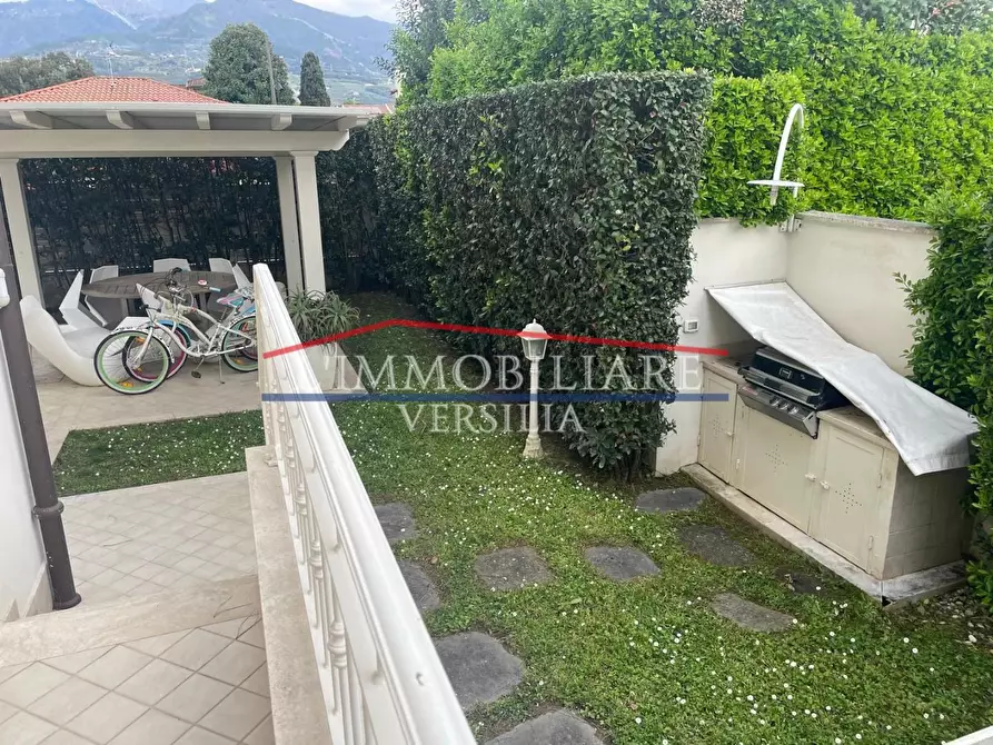 Immagine 15 di Casa bifamiliare in vendita  a Montignoso