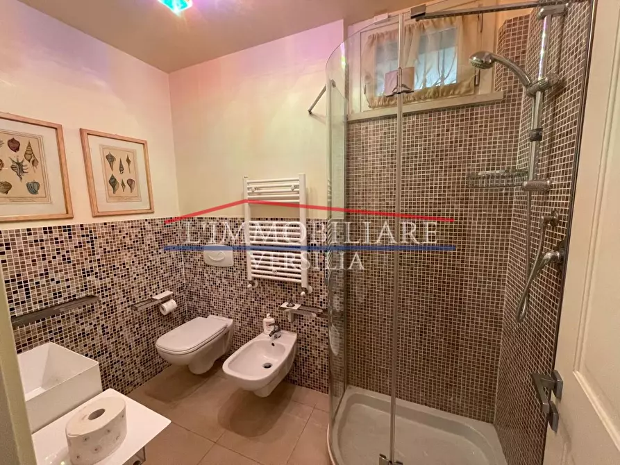 Immagine 50 di Casa bifamiliare in vendita  a Montignoso