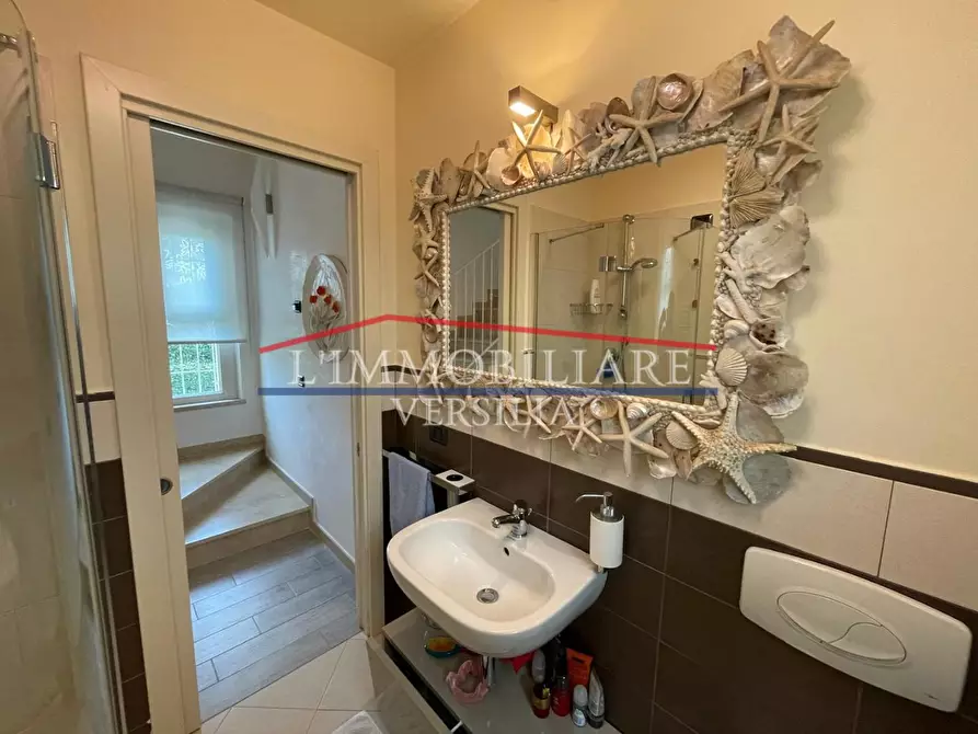 Immagine 28 di Casa bifamiliare in vendita  a Montignoso