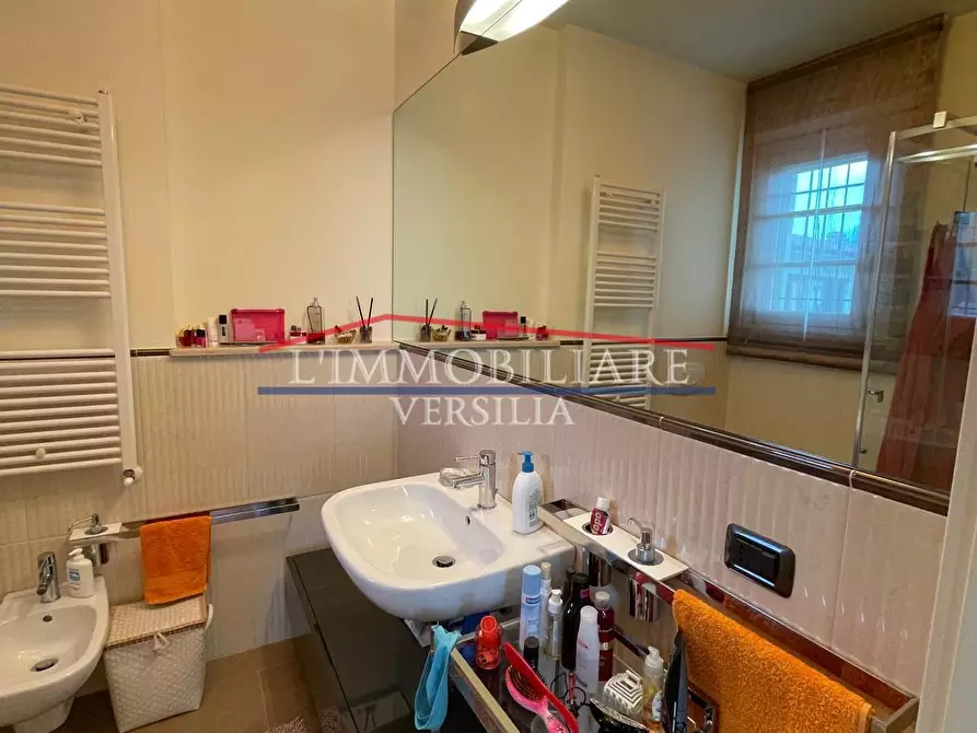 Immagine 39 di Casa bifamiliare in vendita  a Montignoso