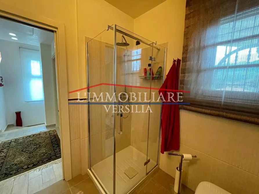 Immagine 38 di Casa bifamiliare in vendita  a Montignoso