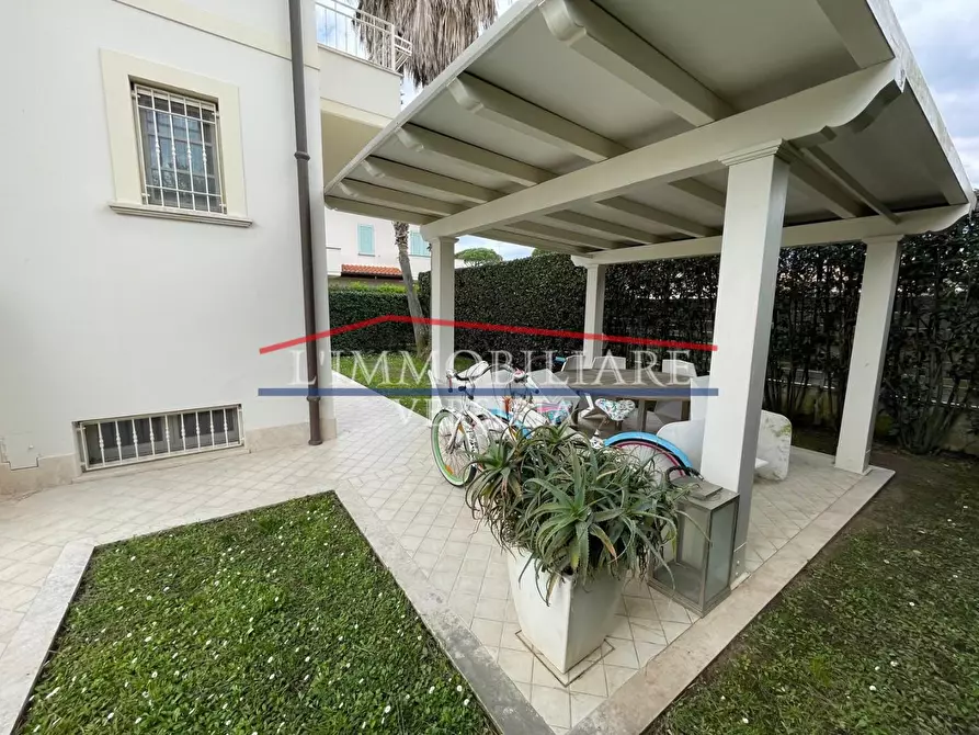 Immagine 5 di Casa bifamiliare in vendita  a Montignoso