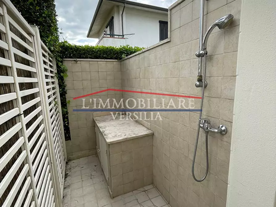 Immagine 9 di Casa bifamiliare in vendita  a Montignoso