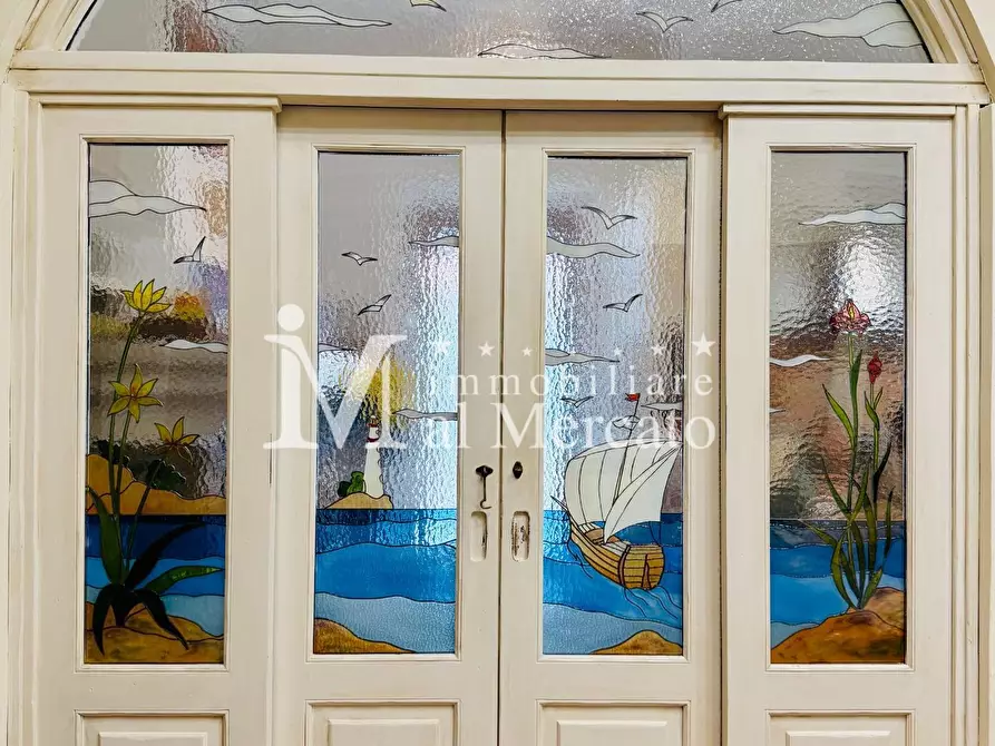 Immagine 15 di Villa in vendita  a Viareggio