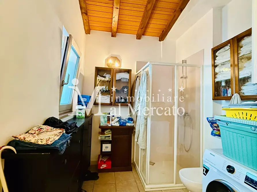 Immagine 19 di Villa in vendita  a Viareggio