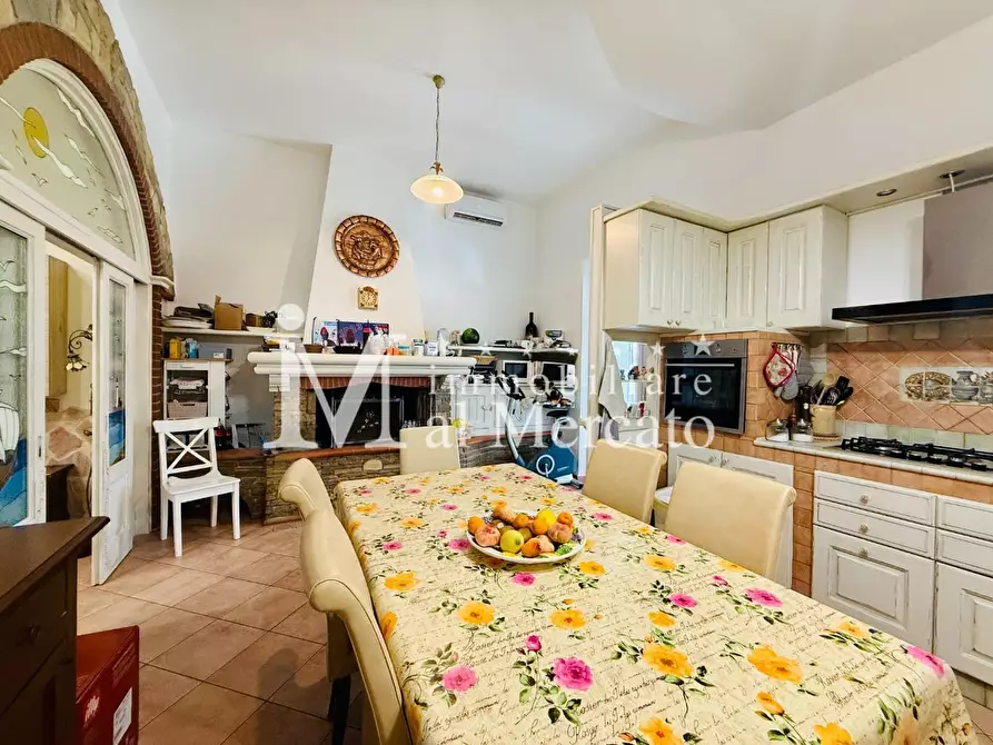 Immagine 22 di Villa in vendita  a Viareggio