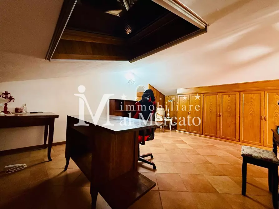 Immagine 49 di Villa in vendita  a Viareggio