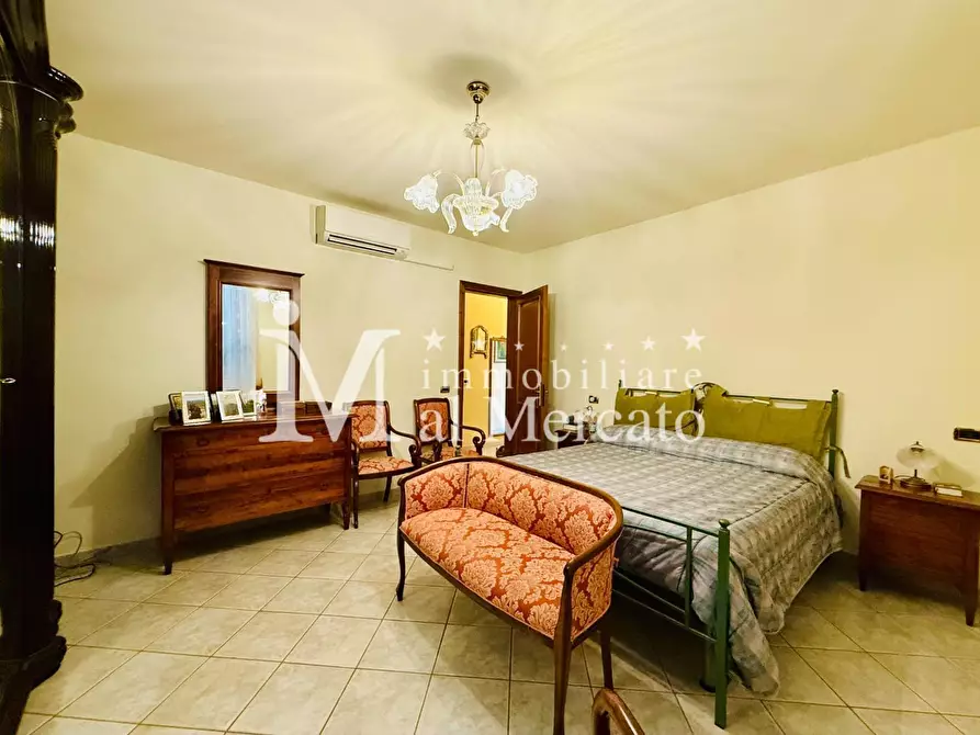 Immagine 38 di Villa in vendita  a Viareggio