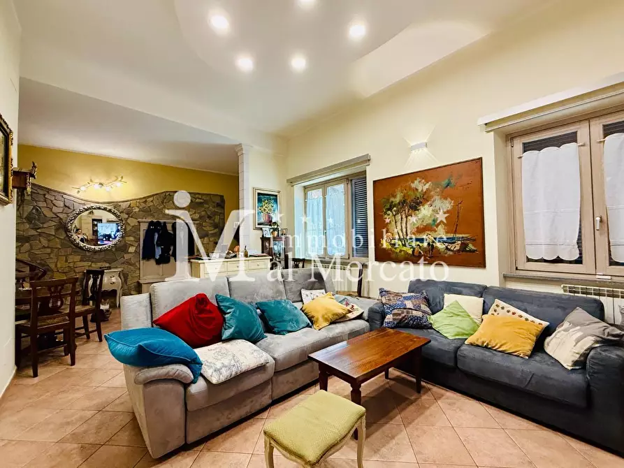 Immagine 1 di Villa in vendita  a Viareggio