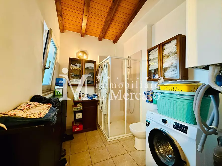 Immagine 17 di Villa in vendita  a Viareggio