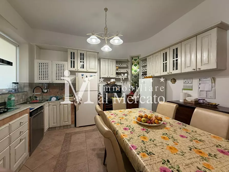 Immagine 24 di Villa in vendita  a Viareggio